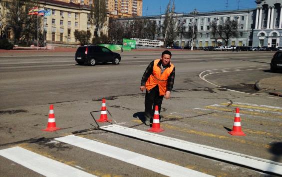 На курских автомагистралях началось обновление разметки