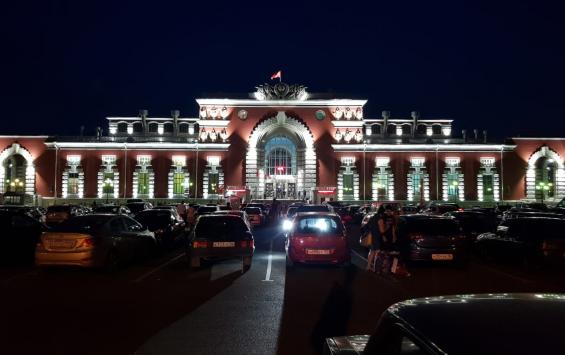 Здание курского ж/д вокзала преобразилось за счёт ночной подсветки