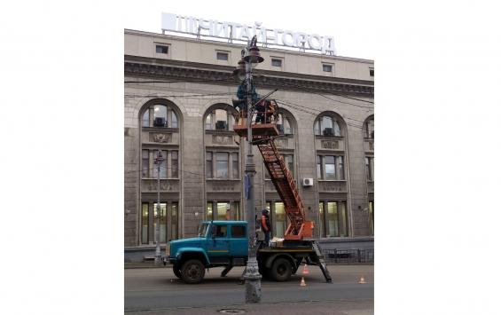 В Курске новые атрибуты: старинные фонари и качели на Ленина