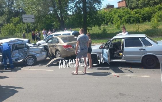 В Курске произошло ДТП с участием 4 машин