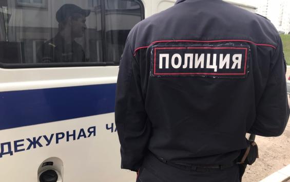 В Курской области охранник избил посетителя