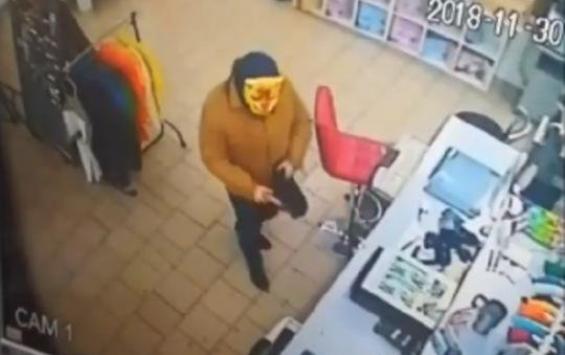 Восемнадцатилетний курянин совершил ограбление магазина