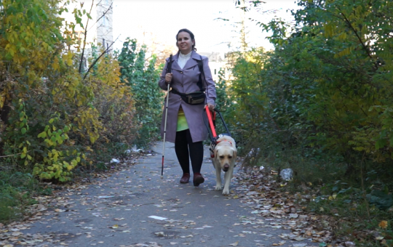 Хозяйка собаки-поводыря Анна Наумова: «В Курске я все больше встречаю чутких людей»