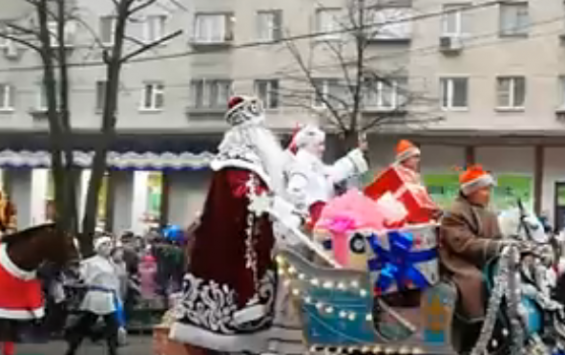 Вместо парада Деды Морозы организуют одиночные «пикеты»