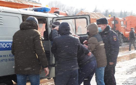 В Курске на митинге задержали 20 человек