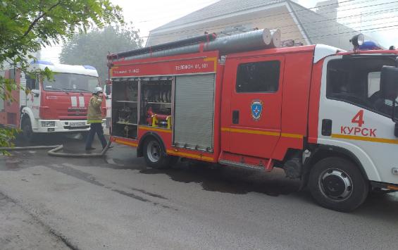 На пожаре под Курском спасатели эвакуировали 11 человек
