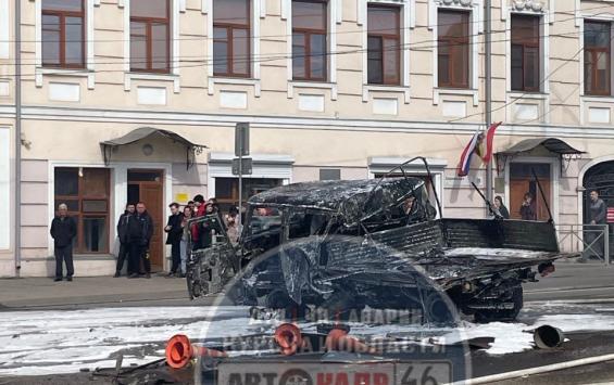 В Курске на Центральном рынке в результате ДТП загорелся автомобиль