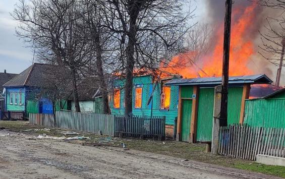 В Курской области в результате атаки ВСУ загорелся частный дом