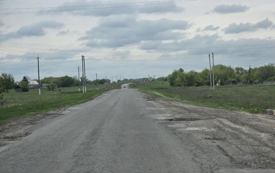 Жители Курской области уже «привыкли» к ямам на дорогах