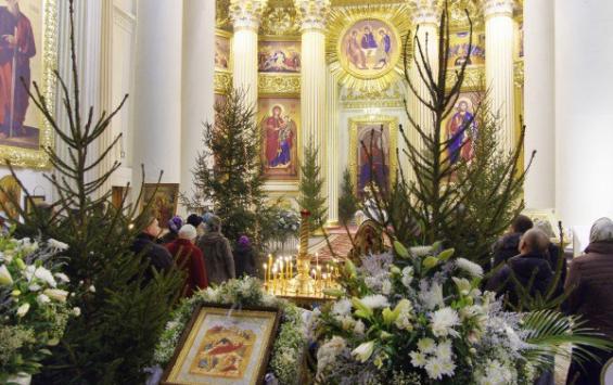 Рождественские службы начнутся в курских храмах примерно в 23.30