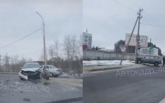 На окраине Курска произошла серьезная авария двух автомобилей