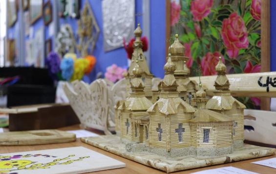 В Курской школе Ступени открылась выставка детского творчества