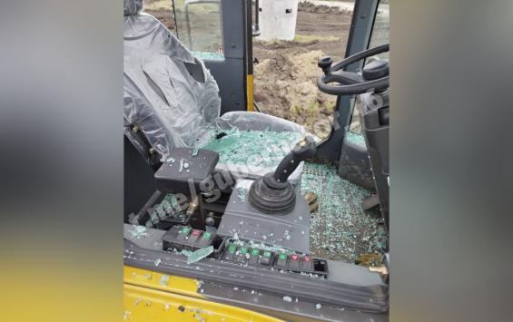 В Курской области беспилотник атаковал трактор-погрузчик