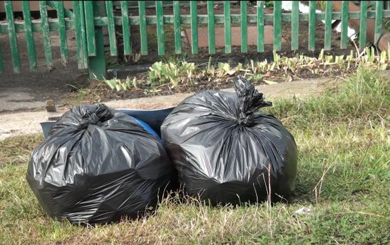 Курянин заплатит более 95 тысяч рублей за выпавший из окна мусор