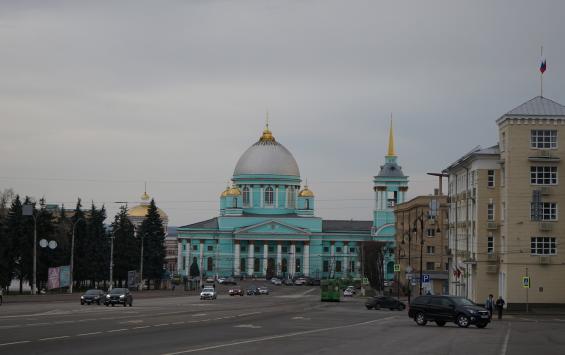 В Курске демонтировали дорожное ограждение на пересечении улиц Ленина и Золотой