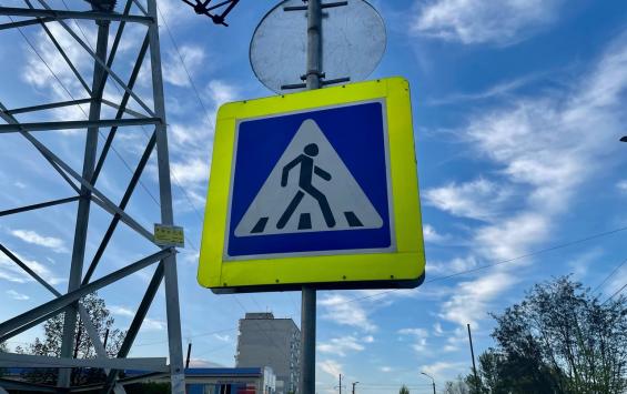 В Курской области мужчина украл 11 дорожных знаков