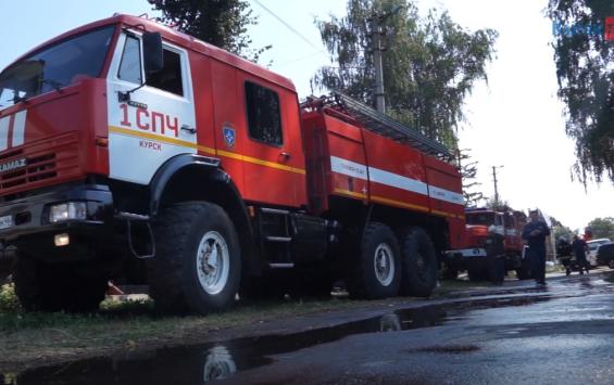 Огнеборцы ликвидировали пожар на нефтебазе в Курском районе