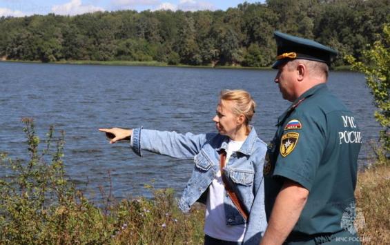 Курянка спасла двоих детей на водоёме