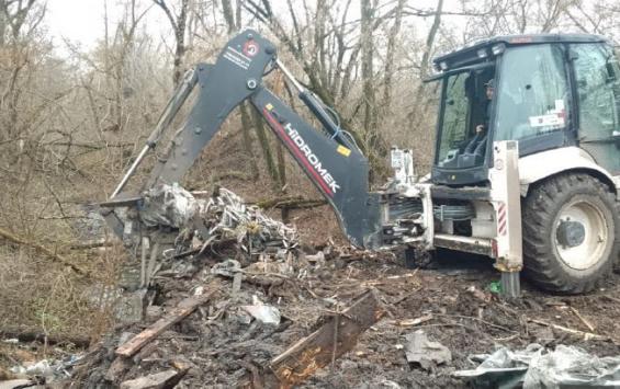 В Курске ликвидируют незаконную свалку на улице Полевой