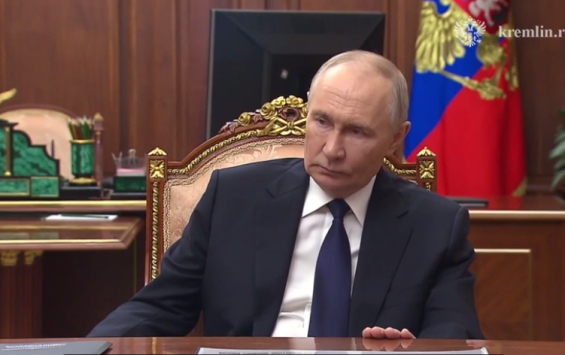 Путин обсудил с губернатором Курской области поддержку приграничных районов и развитие региона