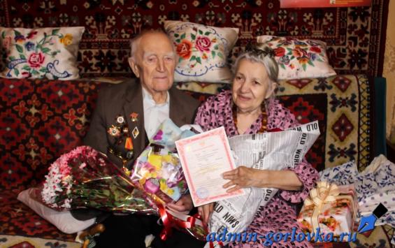 Столетний кавалер женился на восьмидесятидвухлетней даме сердца