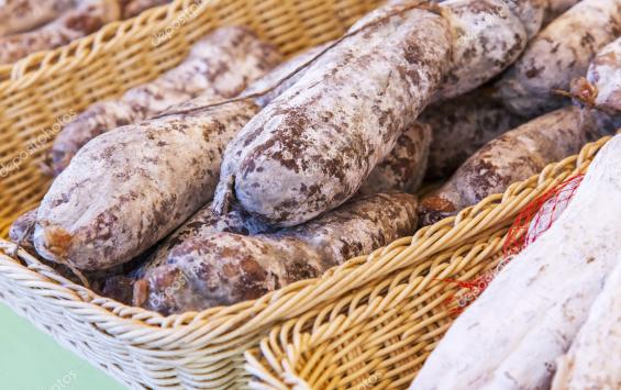 В магазине в Курской области продавали просроченные колбасы