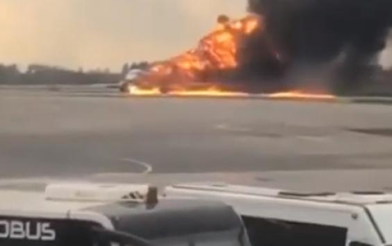 В аэропорту Шереметьево горит самолет