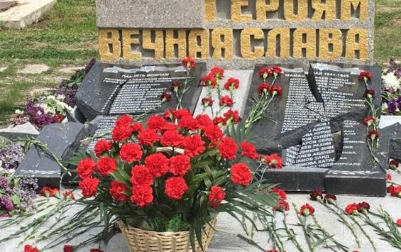 В Севастополе вандалы разбили мемориальную плиту