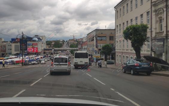Гонки маршрутки в центре Курска окончились ДТП