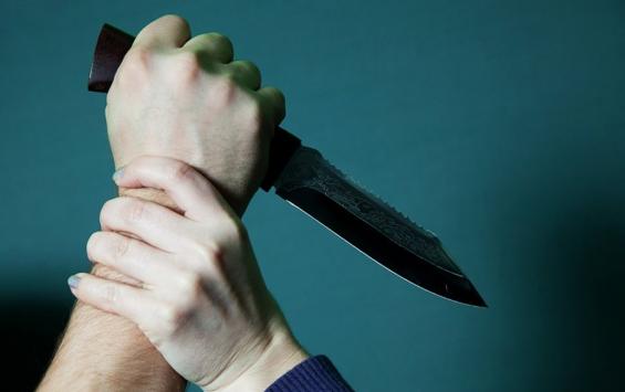 Ударивший ножом продавщицу из-за трёх тысяч рублей разбойник получил срок