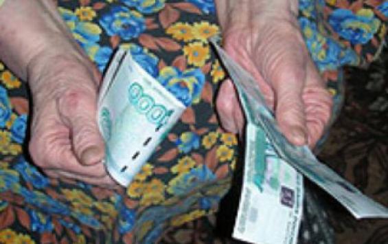 Пожилую курянку обворовали на сто тысяч рублей