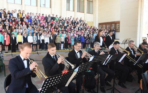 На Театральной площади Курска зазвучит огромный хор