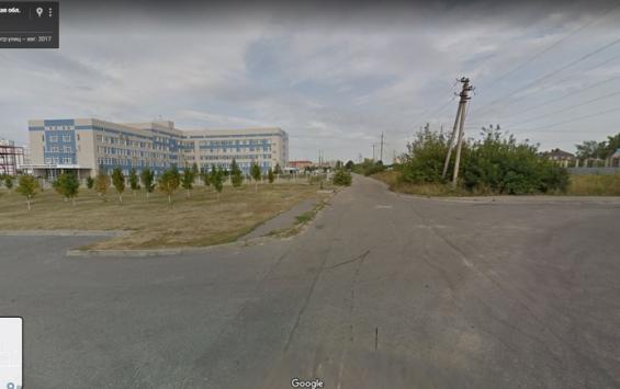Курский блогер пытался найти признаки благоустройства возле областной больницы