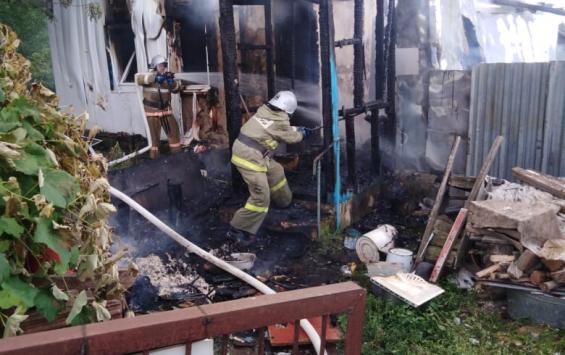 Огонь уничтожил жилой дом в Курской области