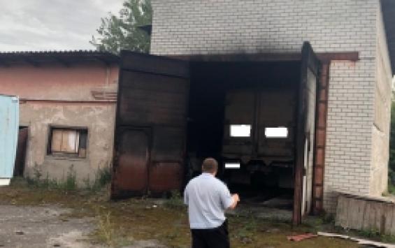 В Льговском гараже горел грузовик
