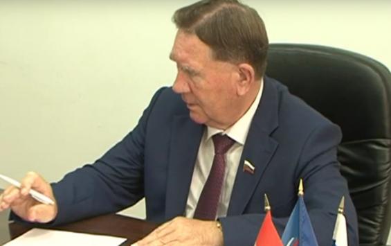 Экс-губернатор провёл приём граждан в Курске