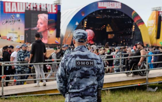 Курские росгвардейцы успокаивали молодёжь на рок-фестивале «Нашествие»