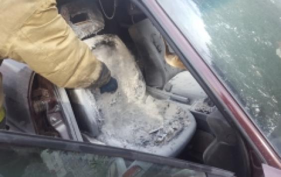 В центре Курска сгорел легковой автомобиль