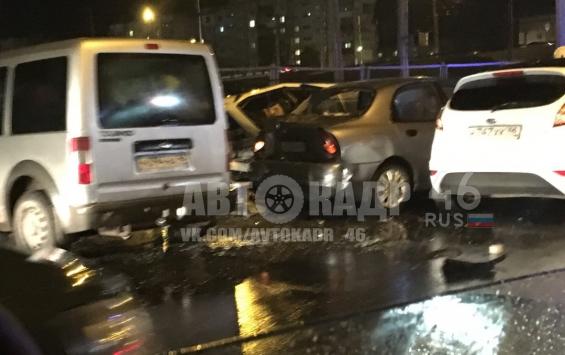 В серьёзном ДТП на курской улице Энгельса столкнулись пять машин (ВИДЕО)