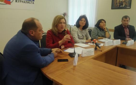 Первый брифинг главы комитета здравоохранения Курской области принес больше вопросов, чем ответов