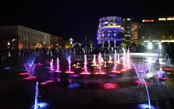 Курский фонтан у Драмтеатра дал последнее в этом году шоу