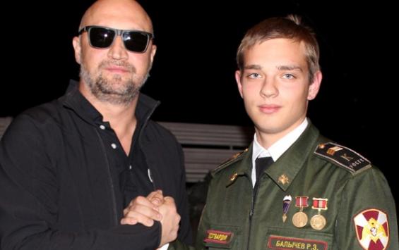 Юные курские росгвардейцы встретились с известным актёром Гошей Куценко