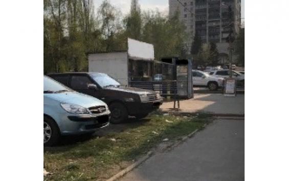 Судебные приставы помогли снести незаконный павильон в центре Курска