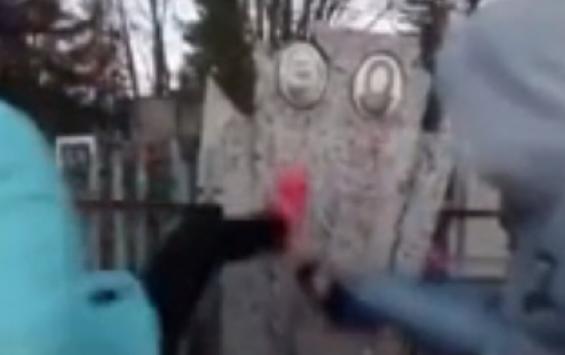 Курская полиция продолжает проверку по делу малолетних кладбищенских вандалов