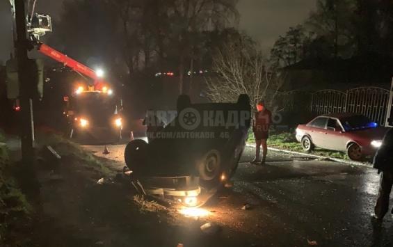 В Курске за день два автомобиля врезались в световую опору: пострадали пять человек