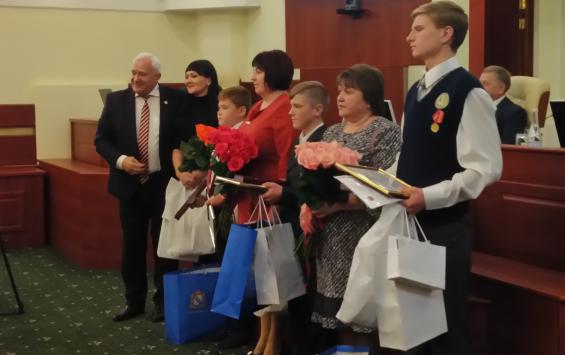 Трое курских подростков были награждены медалями за спасение жизней друзей и близких