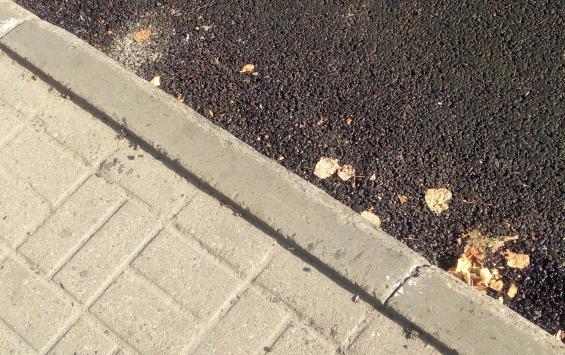 Город признал необходимость капремонта тротуара на Дружининской