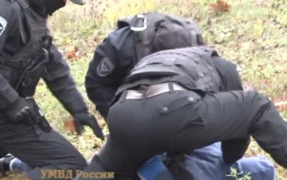 В Курской области с поличным задержали наркодилеров