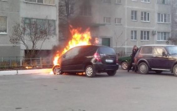 В Курчатове вспыхнул «Мерседес»