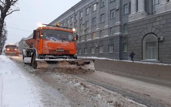 Курян заверили, что чистят не только центральные улицы города